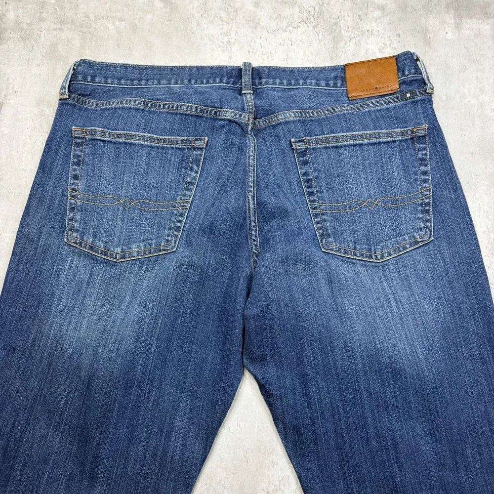 Lucky Brand Jeans Men's Size 38x30 221 Orginal Straight Med Wash Stretch Denim